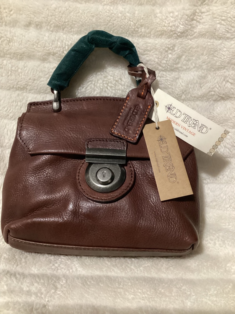 Old Trend Cypress Small Leather Crossbody Bag Purse Strap Dust Bag 8x6x3.5 NWT